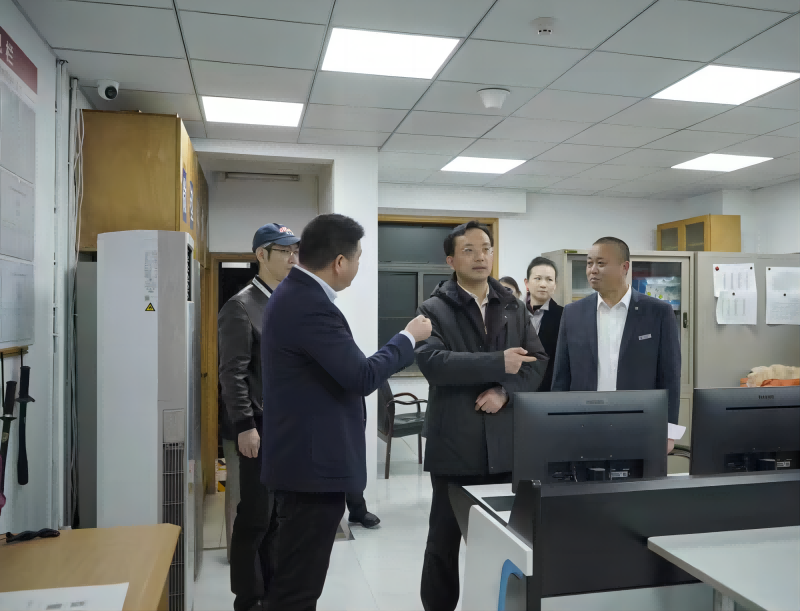芮宏总经理春节前赴博库书城 检查安全生产工作并慰问一线员工